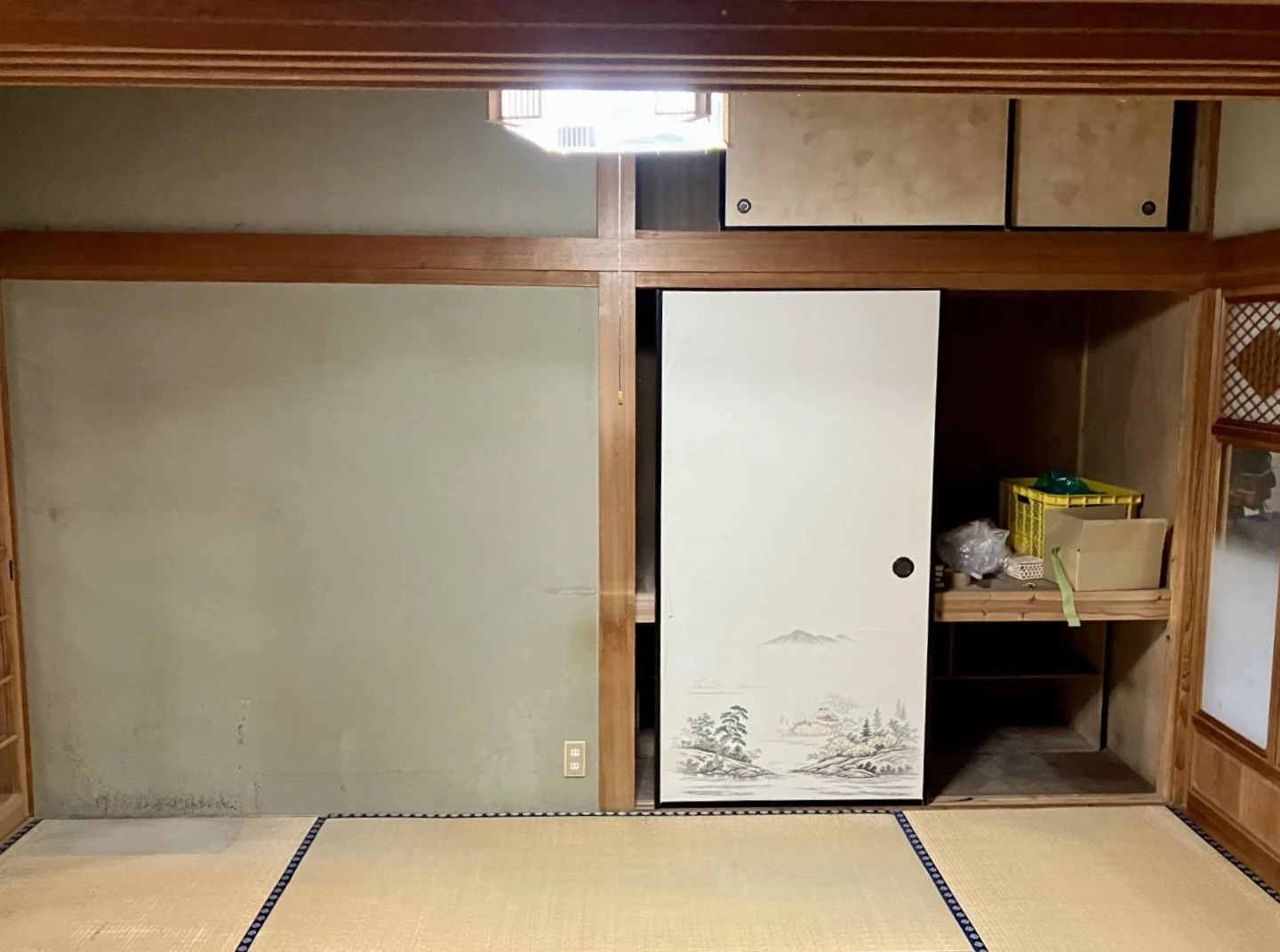 小橋さん宅の押入れ Before